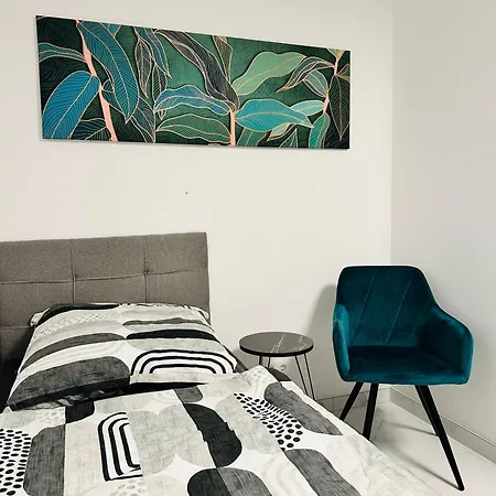 Bee61 * Langen Exklusiv Fuer 4 Personen *vollausstattung Mit Kueche* Inklusive Terrasse * Langen (Hessen)
