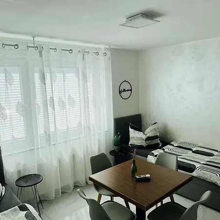 Bee61 * Langen Exklusiv Fuer 4 Personen *vollausstattung Mit Kueche* Inklusive Terrasse * Langen (Hessen)