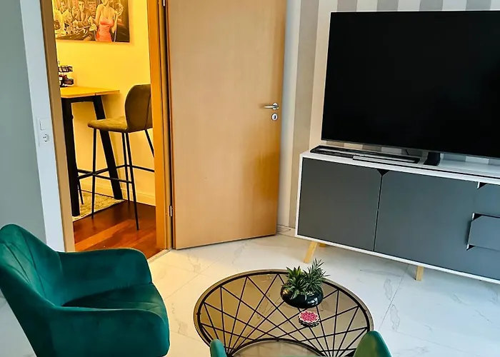 Bee61 * Exklusiv Fuer 4 Personen *vollausstattung Mit Kueche* Inklusive Terrasse Apartmán *